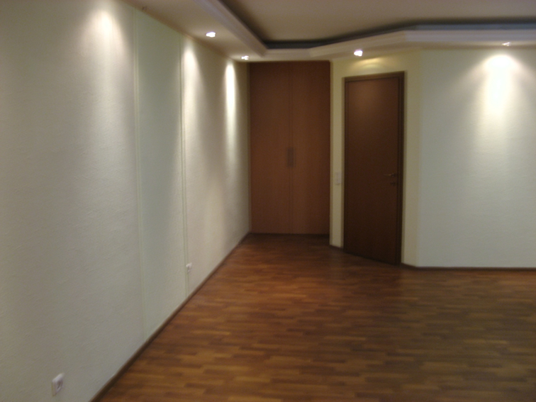 Підвальне приміщення  у житловому будинку літ. А-5 площею 51,6 кв.м., розташоване за адресою м. Донецьк, проспект Ватутіна, буд. 21
